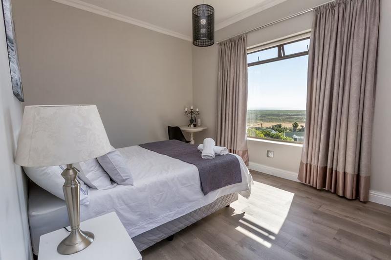 To Let 4 Bedroom Property for Rent in Crofters Valley Western Cape